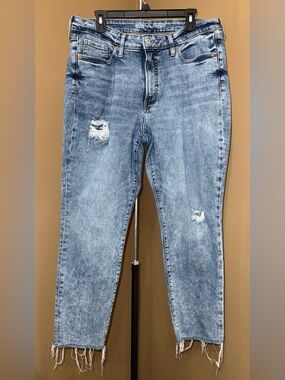 OLD NAVY High-Rise OG Straight Light Blue Distressed High-Waist Jeans. Size 16.